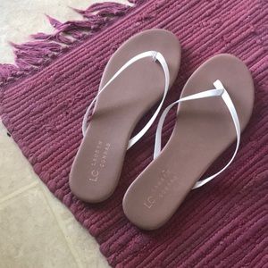 Lauren Conrad Like New White Flip Flops